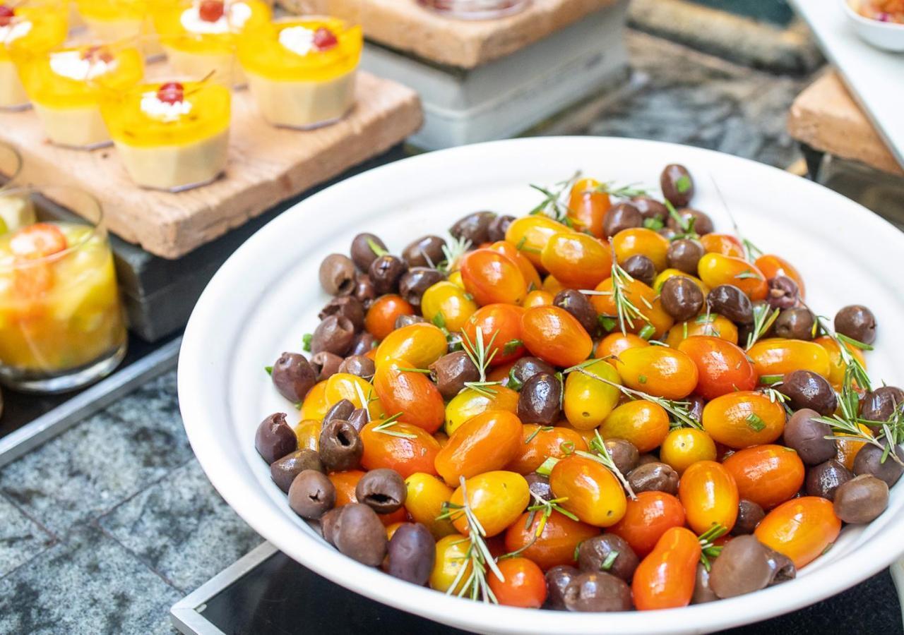 Hot Beach Resort Olímpia Exterior foto Cherry tomatoes and olives